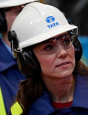 凱特王妃罕見穿工作服!樸素模樣也超好看,好氣質根本不需要華服